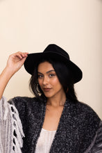 Load image into Gallery viewer, Pinched Front Western Style Hat