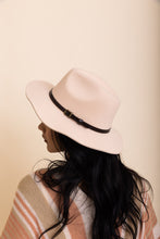 Load image into Gallery viewer, Pinched Front Western Style Hat