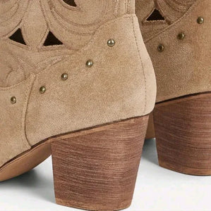 Western Cowboy Boots with Chunky Heel and Embroidery